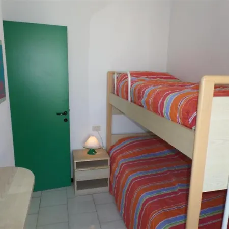Flat With Large Balcony In Μπιμπιόνε