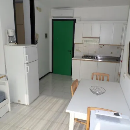 Flat With Large Balcony In Διαμέρισμα Μπιμπιόνε